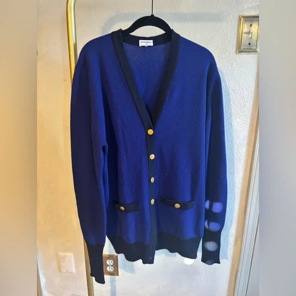 Vintage Chanel Navy Blue Women's Cardigan Sweater 100% Cashmere size 1 - Picture 2 of 11
